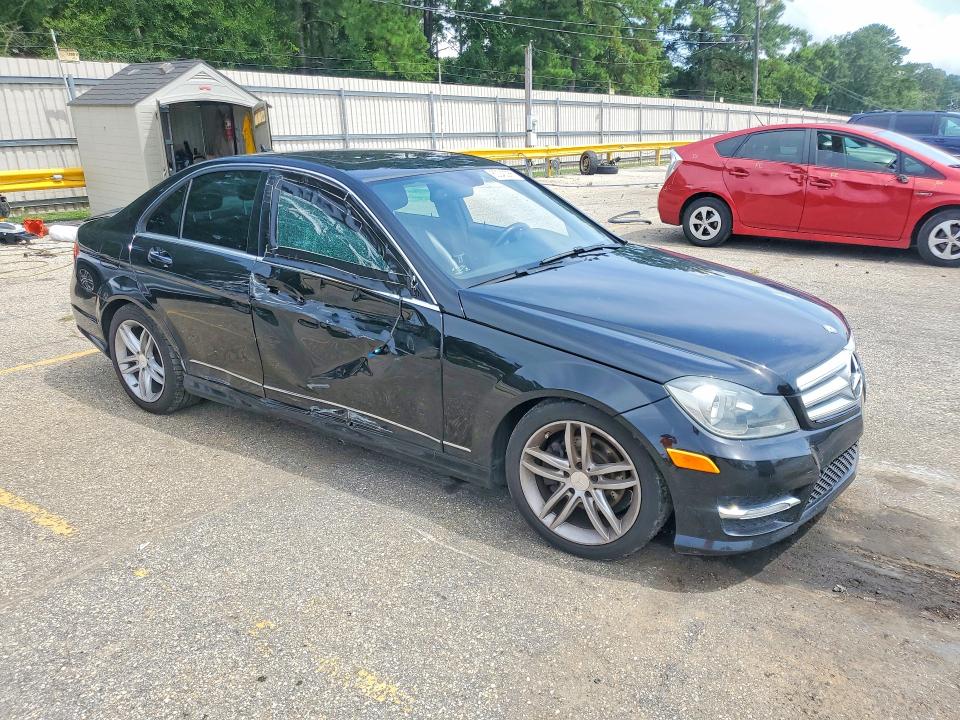 62342266 :رقم المزاد ، WDDGF4HB7DR276077 vin ، 2013 Mercedes-benz C مزاد بيع