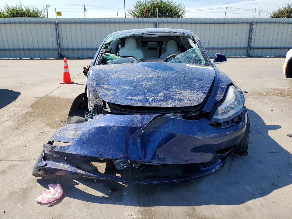 59383086 :رقم المزاد ، 5YJ3E1EBXKF437121 vin ، 2019 Tesla Model 3 مزاد بيع