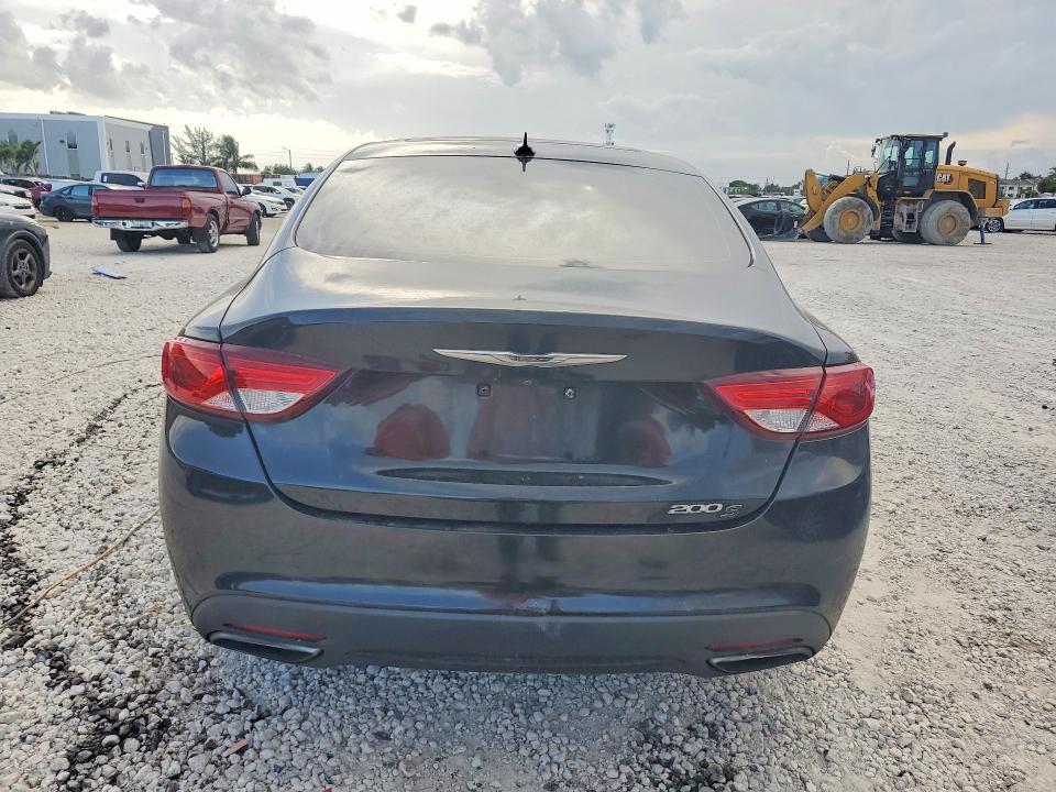 60999756 :رقم المزاد ، 1C3CCCBB5FN672611 vin ، 2015 Chrysler 200 مزاد بيع