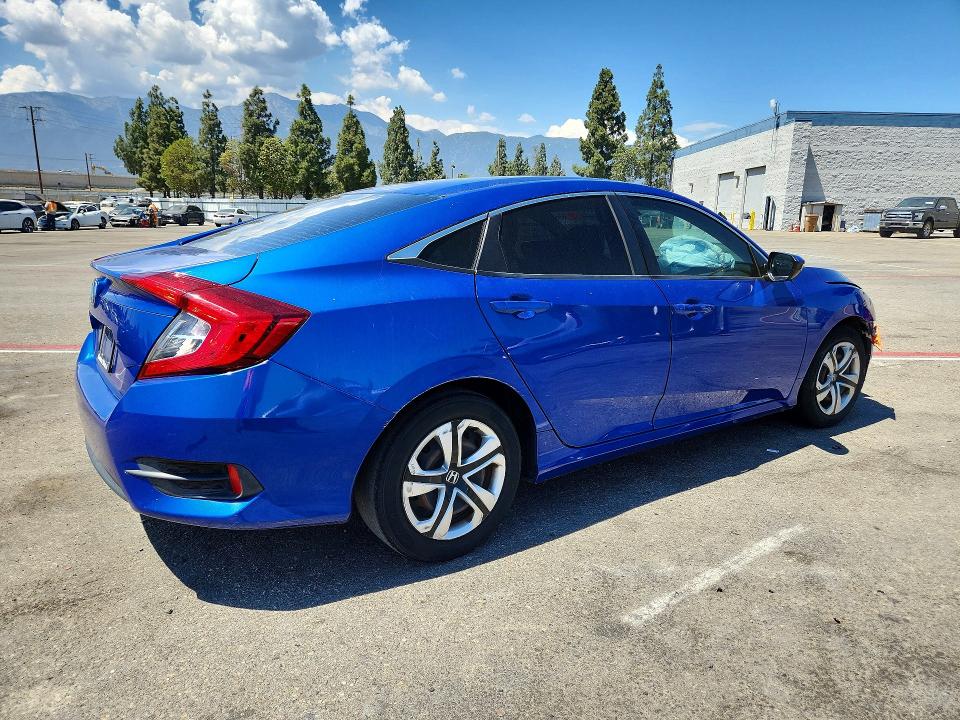 61205506 :رقم المزاد ، 2HGFC2F50JH604663 vin ، 2018 Honda Civic مزاد بيع