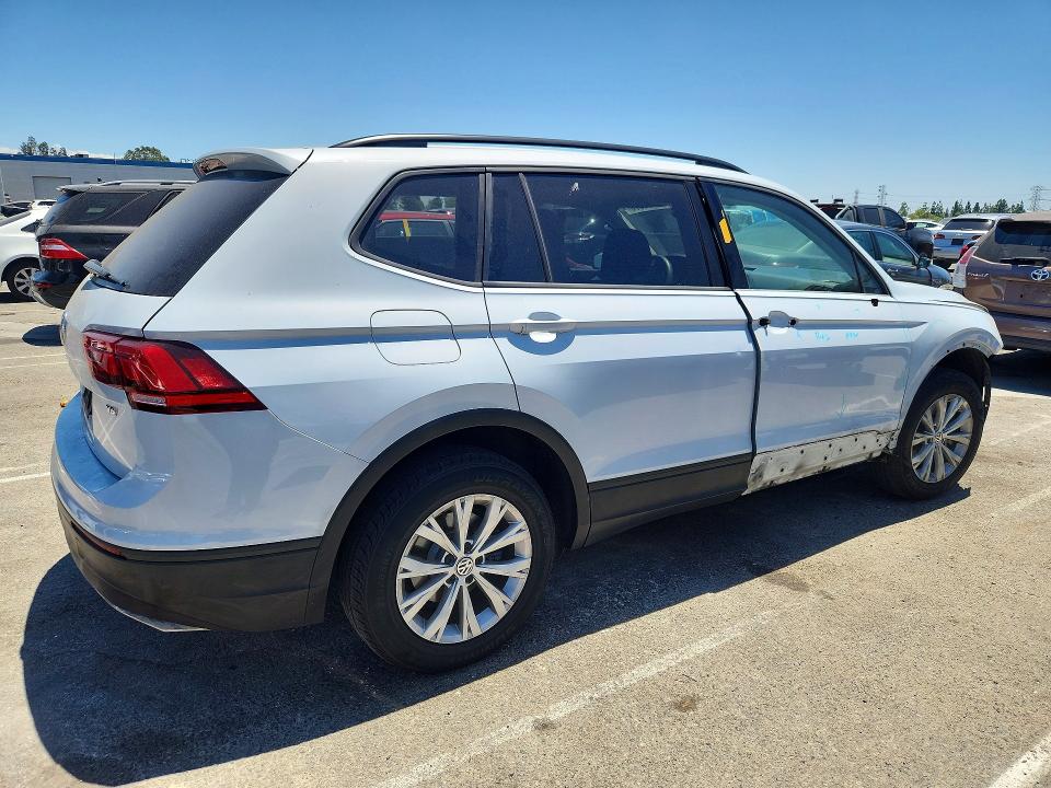 60778076 :رقم المزاد ، 3VV1B7AX0JM208236 vin ، 2018 Volkswagen Tiguan مزاد بيع
