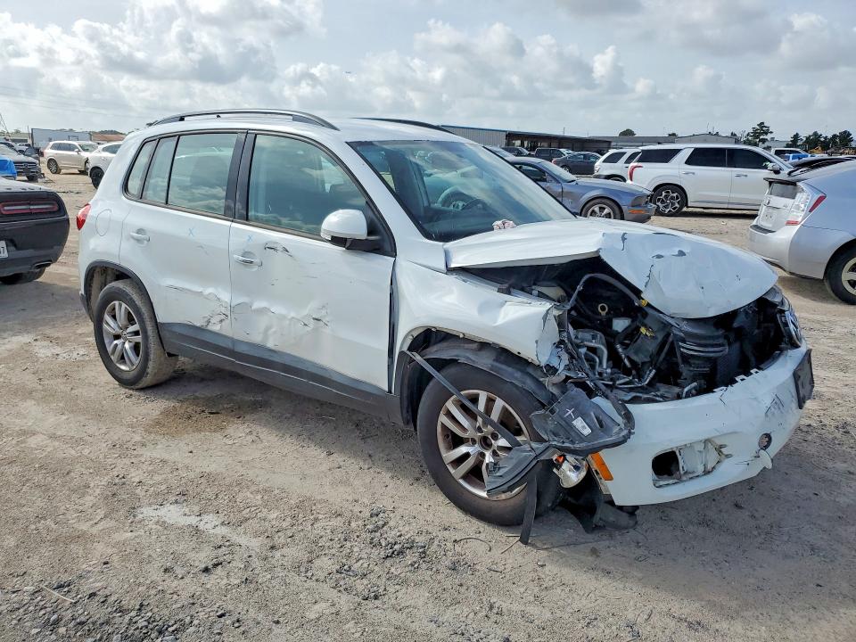 2015 Volkswagen Tiguan მანქანა იყიდება აუქციონზე, vin: WVGAV7AX2FW518896, აუქციონის ნომერი: 61879556
