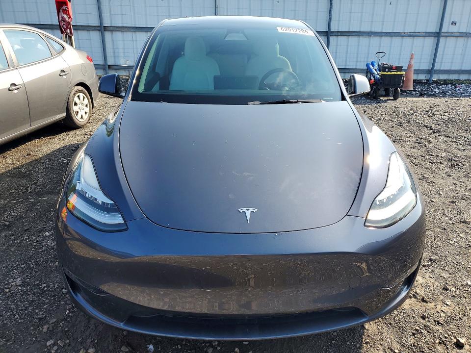 62912286 :رقم المزاد ، 7SAYGDEE5NF358684 vin ، 2022 Tesla Model Y مزاد بيع