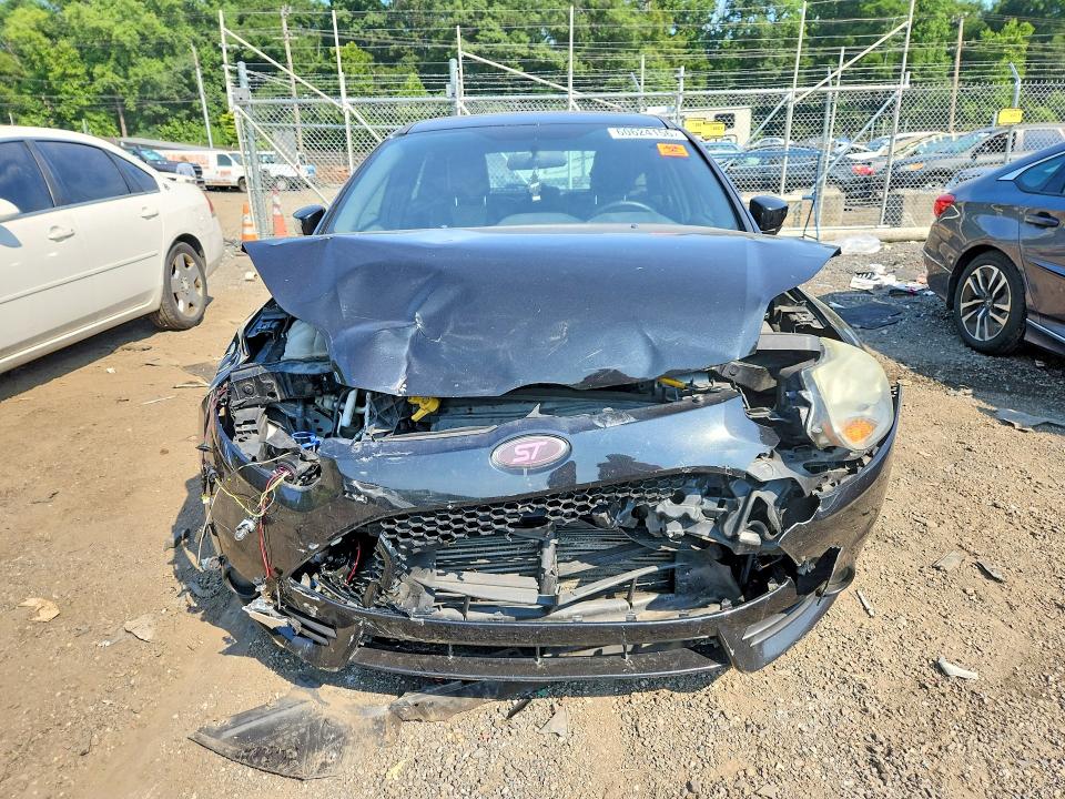 2013 Ford Focus მანქანა იყიდება აუქციონზე, vin: 1FADP3L93DL240548, აუქციონის ნომერი: 60624156