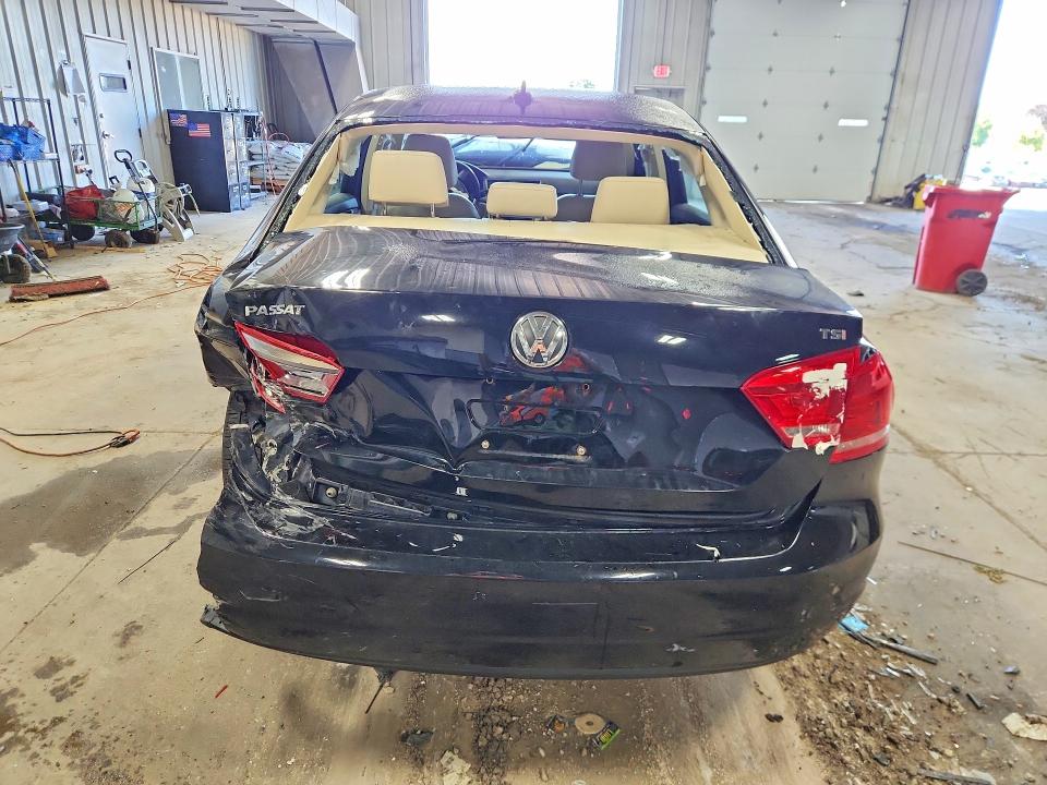 61851476 :رقم المزاد ، 1VWAS7A33FC111761 vin ، 2015 Volkswagen Passat مزاد بيع