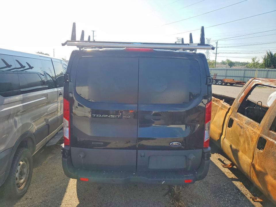 60151276 :رقم المزاد ، 1FTBW2YG1GKB48662 vin ، 2016 Ford Transit مزاد بيع