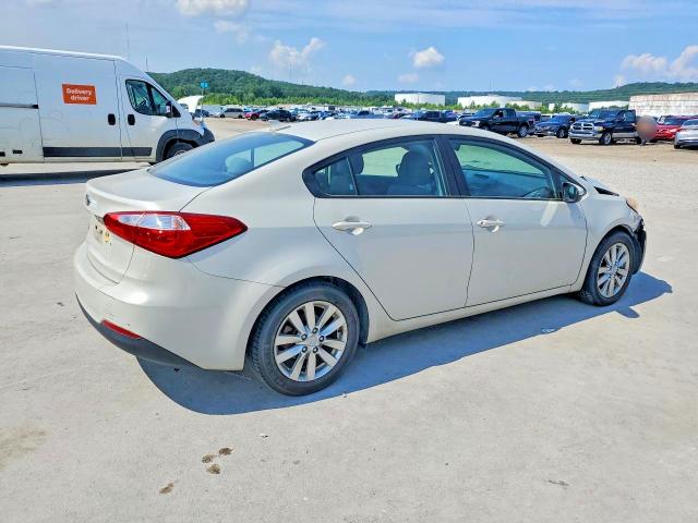 61367526 :رقم المزاد ، KNAFK4A61F5275738 vin ، 2015 Kia Forte مزاد بيع