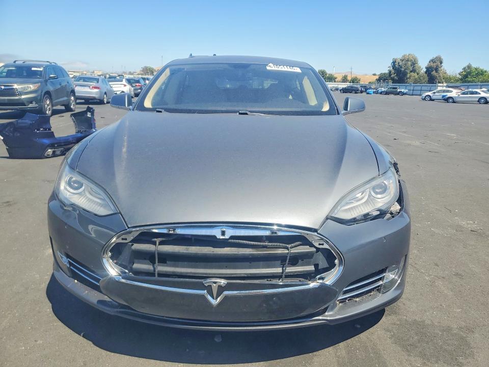 61051146 :رقم المزاد ، 5YJSA1H16EFP37446 vin ، 2014 Tesla Model S مزاد بيع
