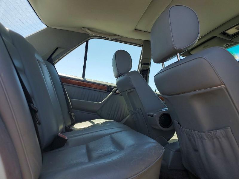 Продажа на аукционе авто 1994 Mercedes-benz E, vin: WDBEA32E2RC125900, номер лота: 61625396