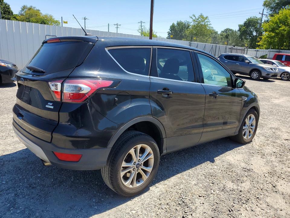 2017 Ford Escape მანქანა იყიდება აუქციონზე, vin: 1FMCU0GD7HUC42603, აუქციონის ნომერი: 63015106