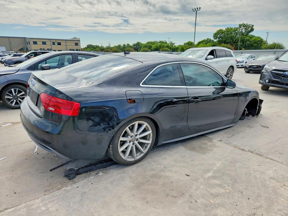 59660226 :رقم المزاد ، WAUMFAFR0FA003847 vin ، 2015 Audi A5 مزاد بيع