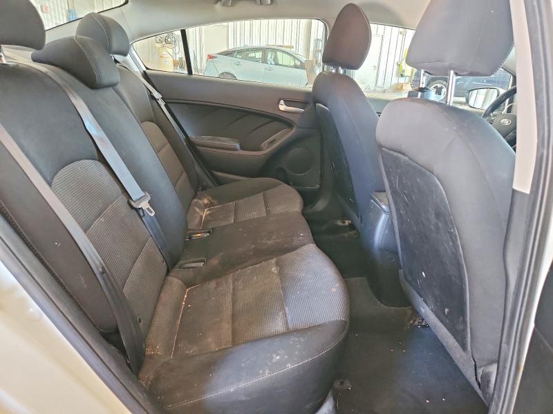 60301376 :رقم المزاد ، 3KPFK4A73JE244340 vin ، 2018 Kia Forte مزاد بيع