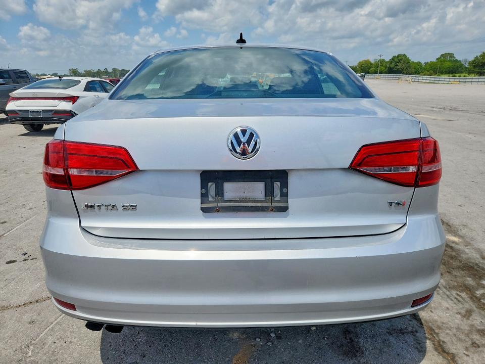 Продажа на аукционе авто 2015 Volkswagen Jetta, vin: 3VWD17AJXFM231635, номер лота: 61572736