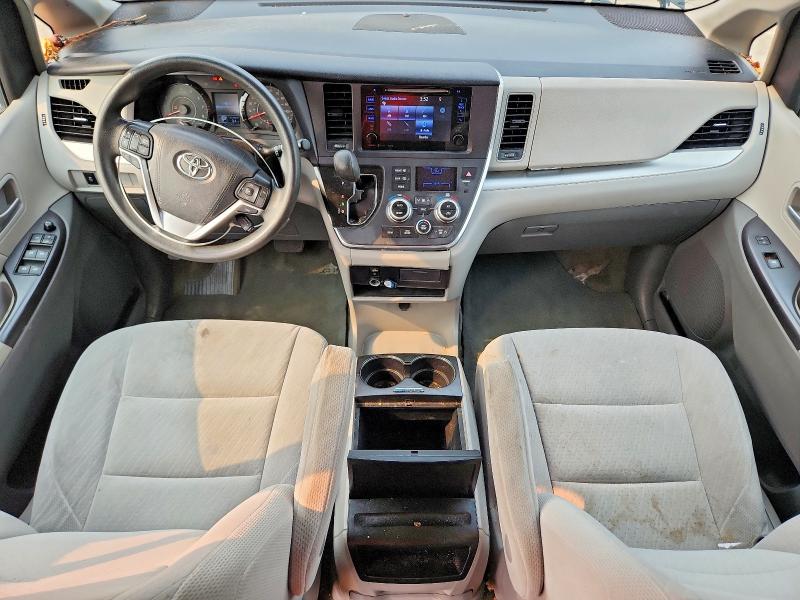 61793976 :رقم المزاد ، 5TDKZ3DC3HS822658 vin ، 2017 Toyota Sienna مزاد بيع