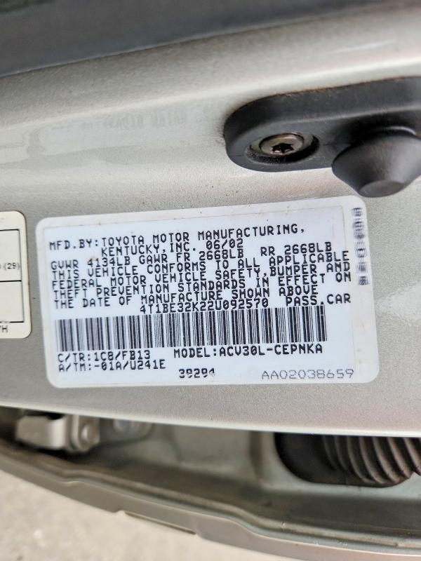 62000596 :رقم المزاد ، 4T1BE32K22U092570 vin ، 2002 Toyota Camry مزاد بيع