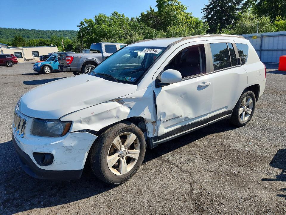 61042816 :رقم المزاد ، 1C4NJDEB4GD690942 vin ، 2016 Jeep Compass مزاد بيع