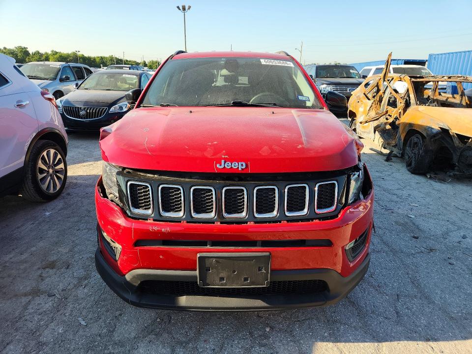 60653686 :رقم المزاد ، 3C4NJDAB3JT455181 vin ، 2018 Jeep Compass مزاد بيع