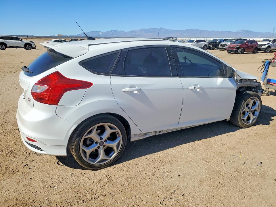 85626005 :رقم المزاد ، 1FADP3L98EL399440 vin ، 2014 Ford Focus مزاد بيع
