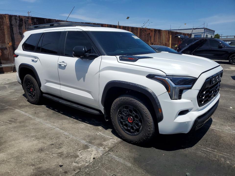 Продажа на аукционе авто 2024 Toyota Sequoia, vin: 7SVAAABA7RX038557, номер лота: 62468696