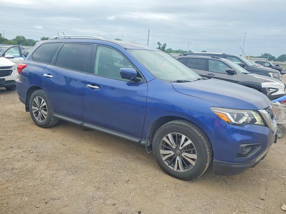 62442256 :رقم المزاد ، 5N1DR2MM4HC611915 vin ، 2017 Nissan Pathfinder مزاد بيع
