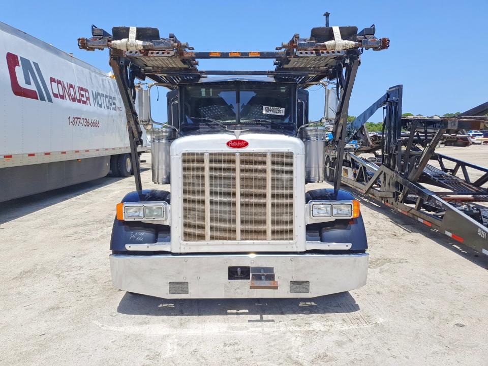 60440096 :رقم المزاد ، 1NP5DB9X07D683190 vin ، 2007 Peterbilt 379 مزاد بيع