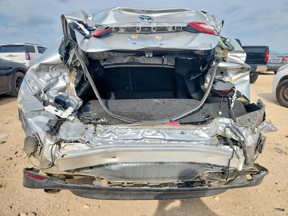 62099776 :رقم المزاد ، 4T1B21HK2JU500956 vin ، 2018 Toyota Camry Hybrid مزاد بيع