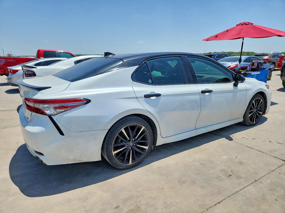 62025656 :رقم المزاد ، 4T1B61HK1KU280764 vin ، 2019 Toyota Camry مزاد بيع