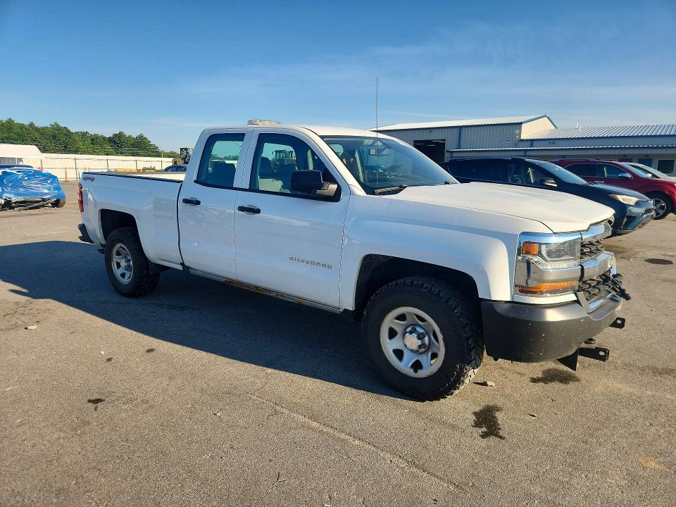 60240076 :رقم المزاد ، 1GCVKNEH2JZ256634 vin ، 2018 Chevrolet Silverado مزاد بيع