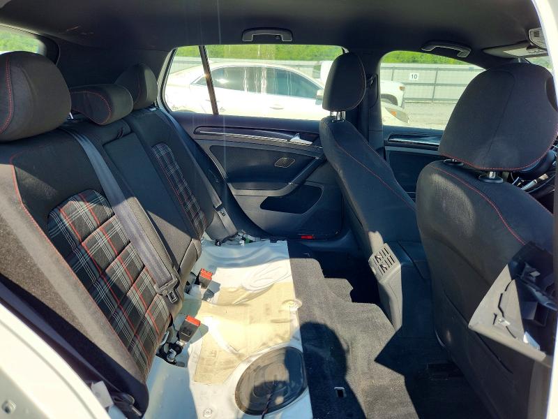 62144416 :رقم المزاد ، 3VW4T7AU5FM026194 vin ، 2015 Volkswagen Gti مزاد بيع