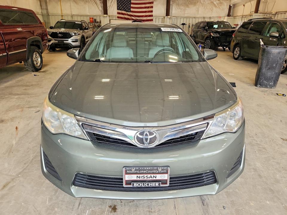 60674616 :رقم المزاد ، 4T4BF1FK6ER385782 vin ، 2014 Toyota Camry مزاد بيع