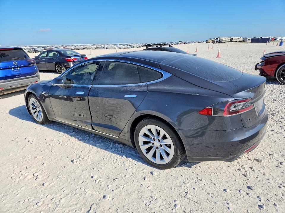 2015 Tesla Model S მანქანა იყიდება აუქციონზე, vin: 5YJSA1E27FF112486, აუქციონის ნომერი: 60631236