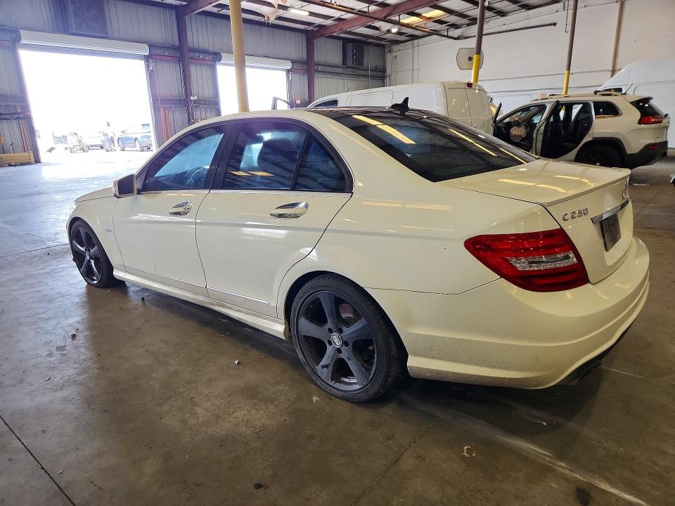 58665276 :رقم المزاد ، WDDGF4HB4CR218622 vin ، 2012 Mercedes-benz C مزاد بيع