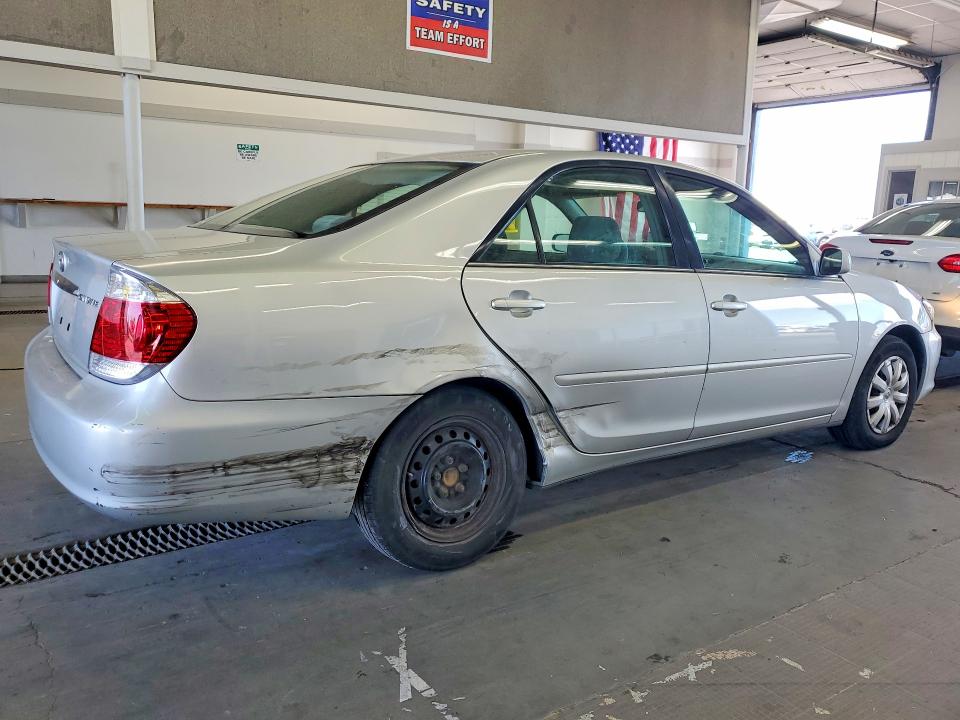 60390856 :رقم المزاد ، 4T1BE32KX5U630551 vin ، 2005 Toyota Camry مزاد بيع