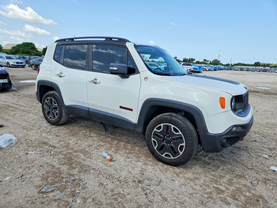 61037086 :رقم المزاد ، ZACCJBCT6GPD05308 vin ، 2016 Jeep Renegade مزاد بيع