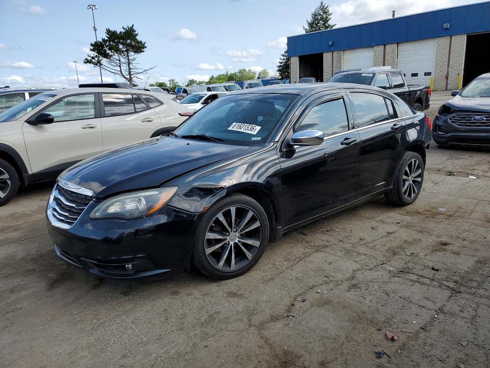 61601536 :رقم المزاد ، 1C3BC8FG8BN575380 vin ، 2011 Chrysler 200 مزاد بيع