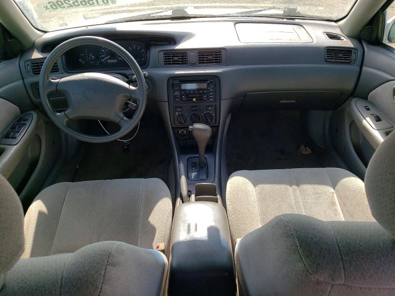 61565296 :رقم المزاد ، 4T1BF22K41U962972 vin ، 2001 Toyota Camry مزاد بيع