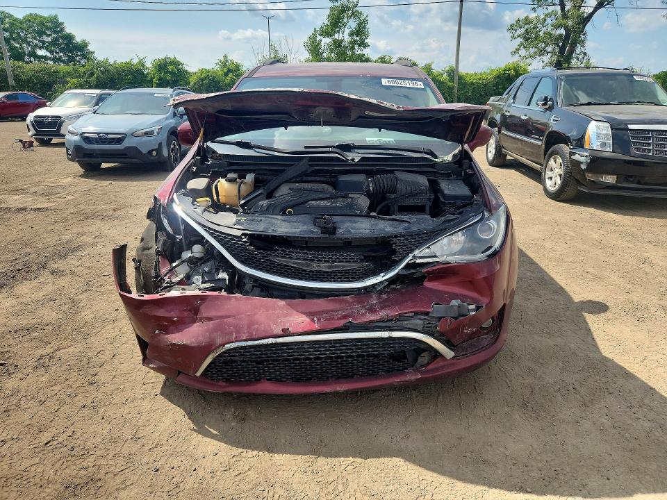 60025196 :رقم المزاد ، 2C4RC1BG2HR595515 vin ، 2017 Chrysler Pacifica مزاد بيع