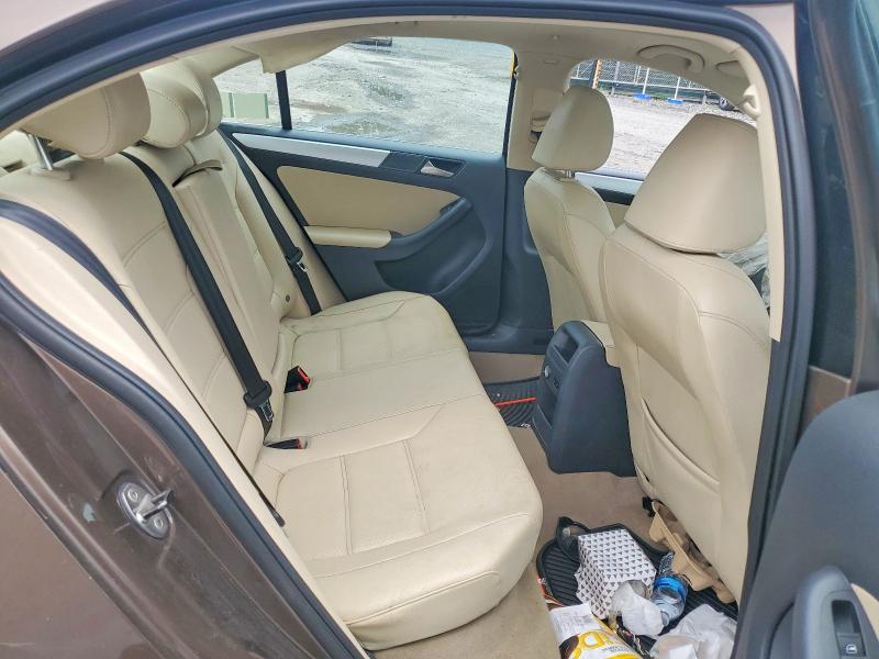 60586286 :رقم المزاد ، 3VWGZ7AJ6BM373531 vin ، 2011 Volkswagen Jetta مزاد بيع