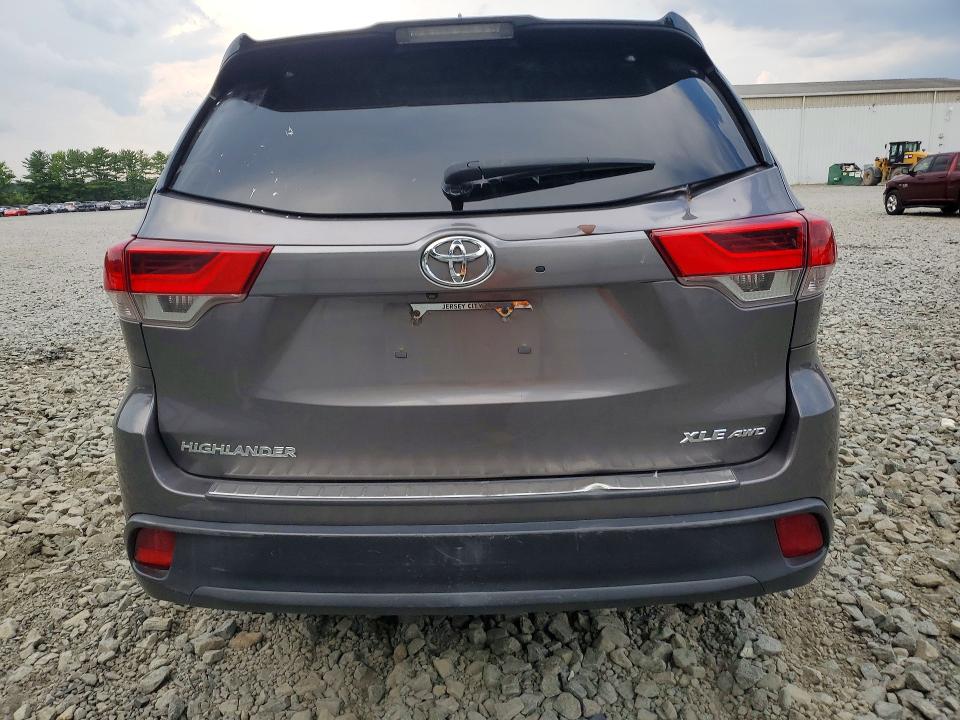 62984476 :رقم المزاد ، 5TDJZRFH4HS415407 vin ، 2017 Toyota Highlander مزاد بيع