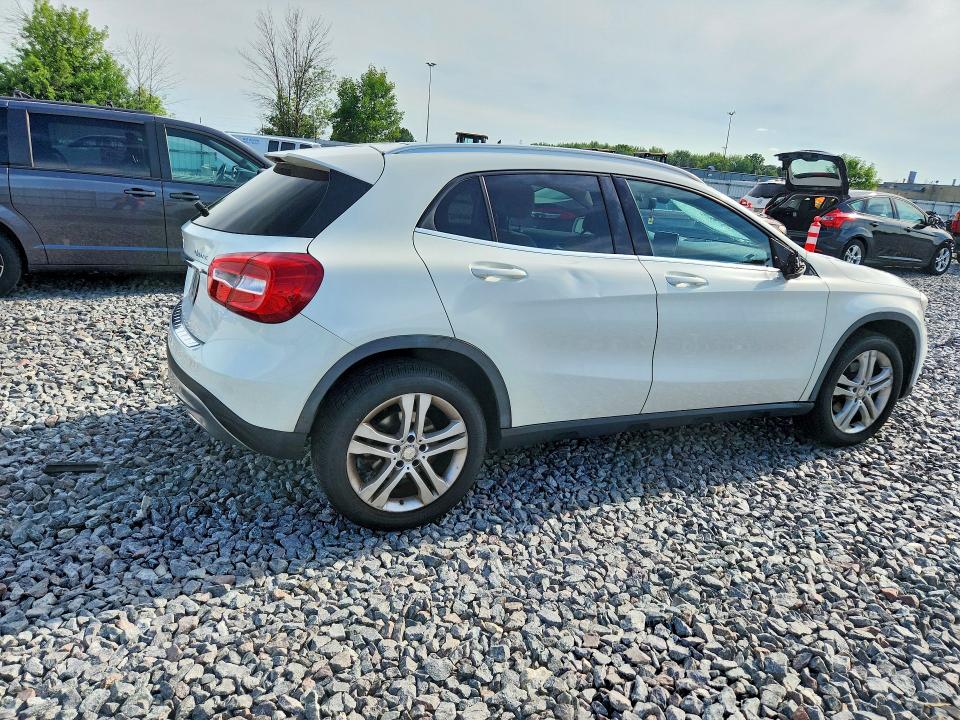 60684876 :رقم المزاد ، WDCTG4GB5HJ358296 vin ، 2017 Mercedes-benz Gla مزاد بيع