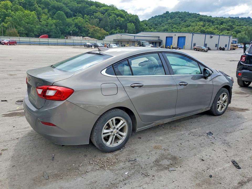 62925116 :رقم المزاد ، 1G1BE5SM0H7194497 vin ، 2017 Chevrolet Cruze مزاد بيع