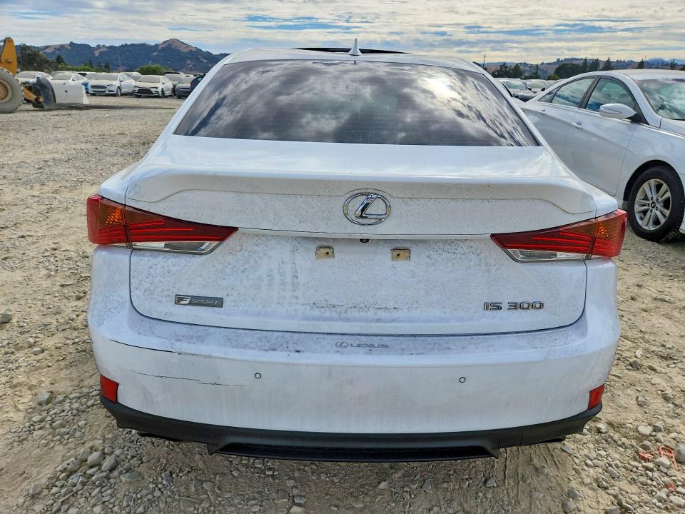 62106056 :رقم المزاد ، JTHGA1D21L5105438 vin ، 2020 Lexus Is مزاد بيع