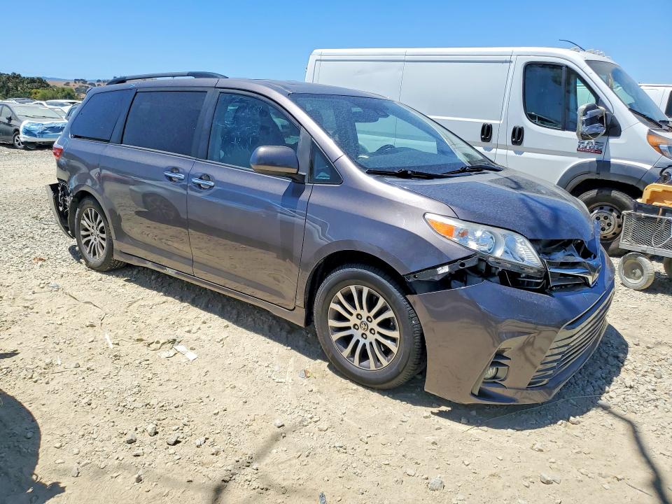 60985696 :رقم المزاد ، 5TDYZ3DC3LS069961 vin ، 2020 Toyota Sienna مزاد بيع