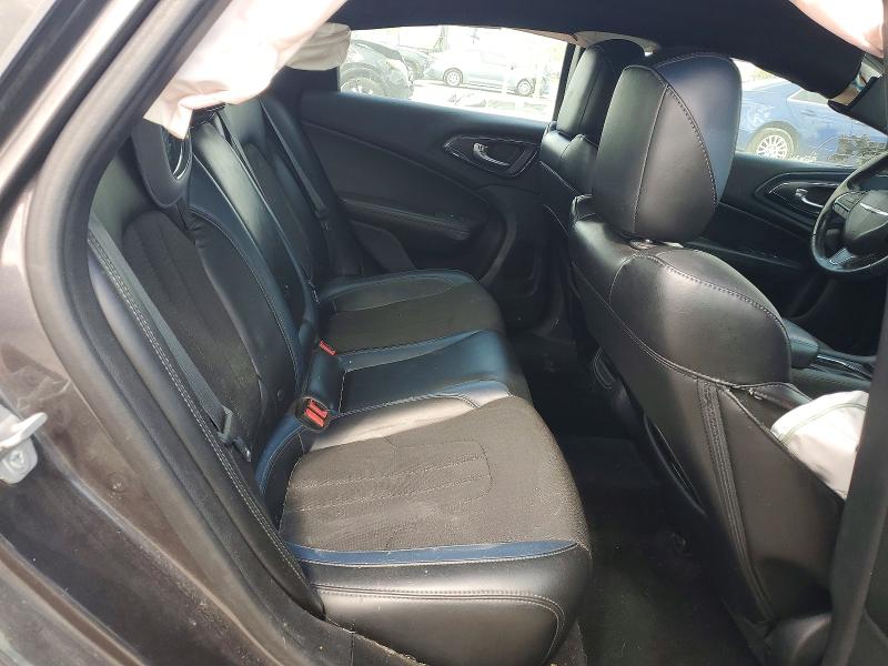 61422396 :رقم المزاد ، 1C3CCCBG3FN522282 vin ، 2015 Chrysler 200 مزاد بيع