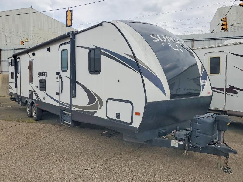 Продажа на аукционе авто 2018 Keystone Sunset Trail, vin: 4YDT33629J5353112, номер лота: 59840546
