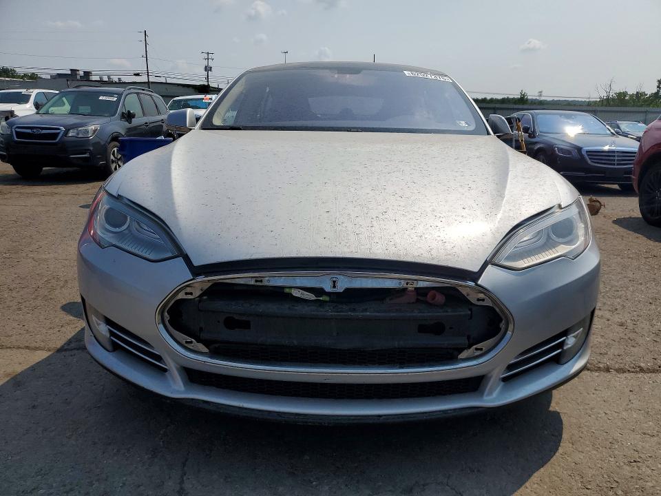 2013 Tesla Model S მანქანა იყიდება აუქციონზე, vin: 5YJSA1DN0DFP18656, აუქციონის ნომერი: 62527376