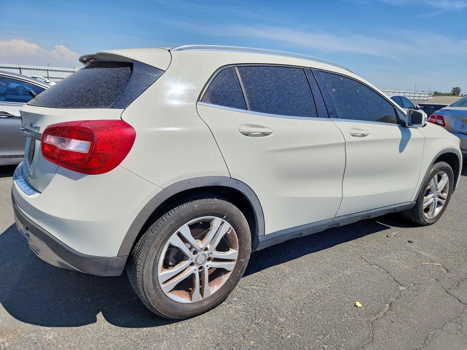 62220946 :رقم المزاد ، WDCTG4GB5GJ245978 vin ، 2016 Mercedes-benz Gla مزاد بيع