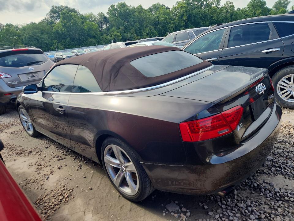 60261626 :رقم المزاد ، WAUCFAFH6FN002004 vin ، 2015 Audi A5 مزاد بيع