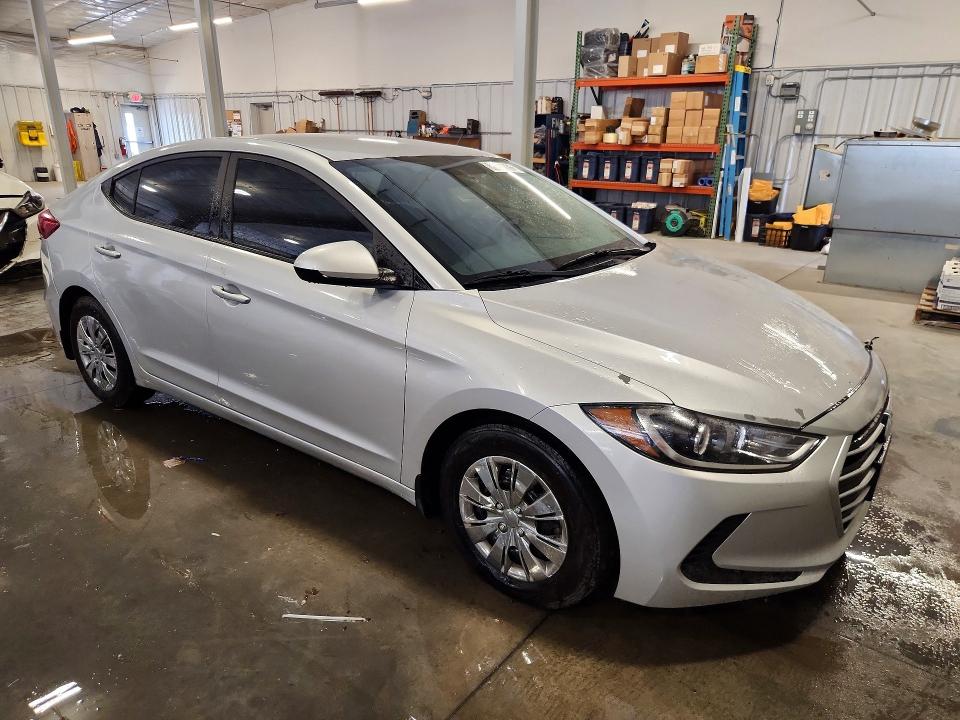 62074036 :رقم المزاد ، 5NPD74LF8JH299245 vin ، 2018 Hyundai Elantra مزاد بيع