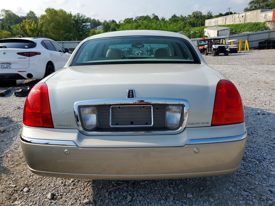 Продаж на аукціоні авто 2005 Lincoln Town Car, vin: 1LNHM81W05Y636477, номер лоту: 62872246